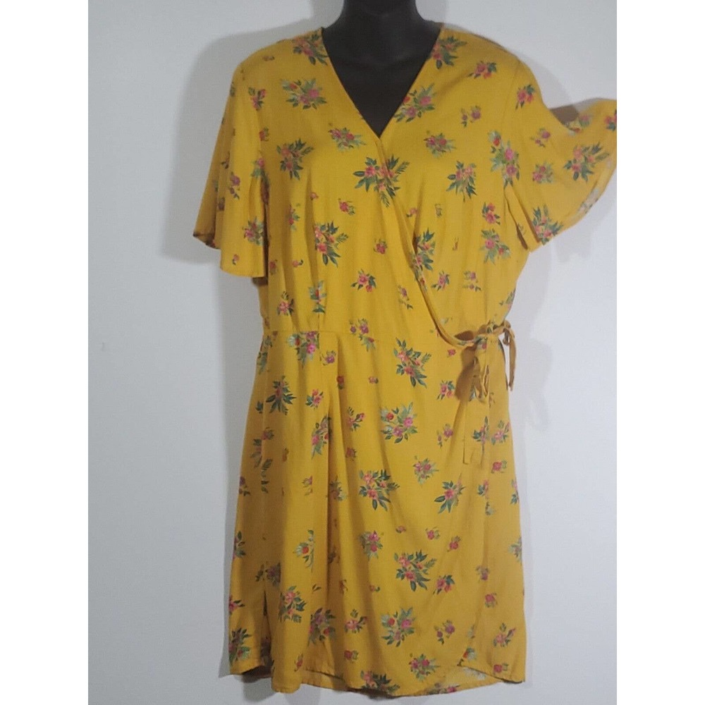 Peyton Parker Large Yellow Floral Wrap Dress Short Bell Sleeves Knee Length